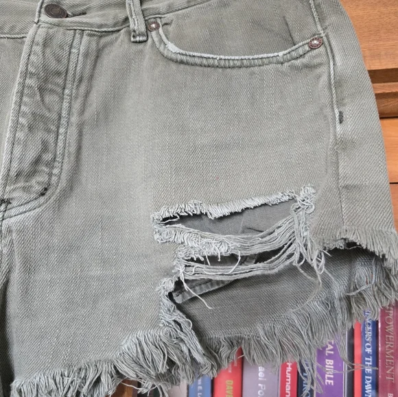 Free People Sz 31- Loving Good Vibrations cutoff shorts - Picture 5 of 10